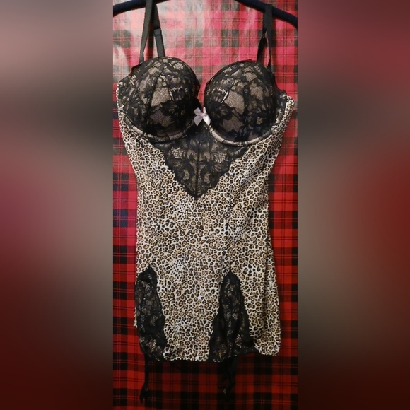 Brand new Victoria's Secret garter slip size 36C - Picture 1 of 8